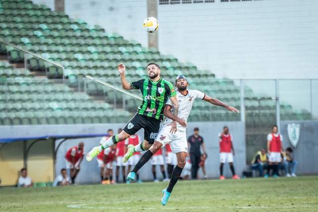 杨瀚森14+10+8青岛险胜广厦 胡金秋空砍32分