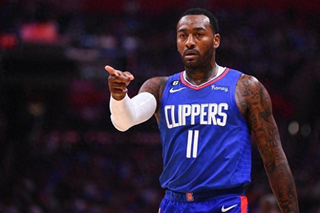 罗德里戈绯闻女友晒沙滩健美照 川字腹肌配小麦色